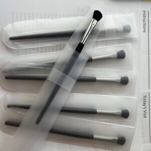 Mary Kay (6) eyeshadow brushes. New and never used. Listing has a set of six.